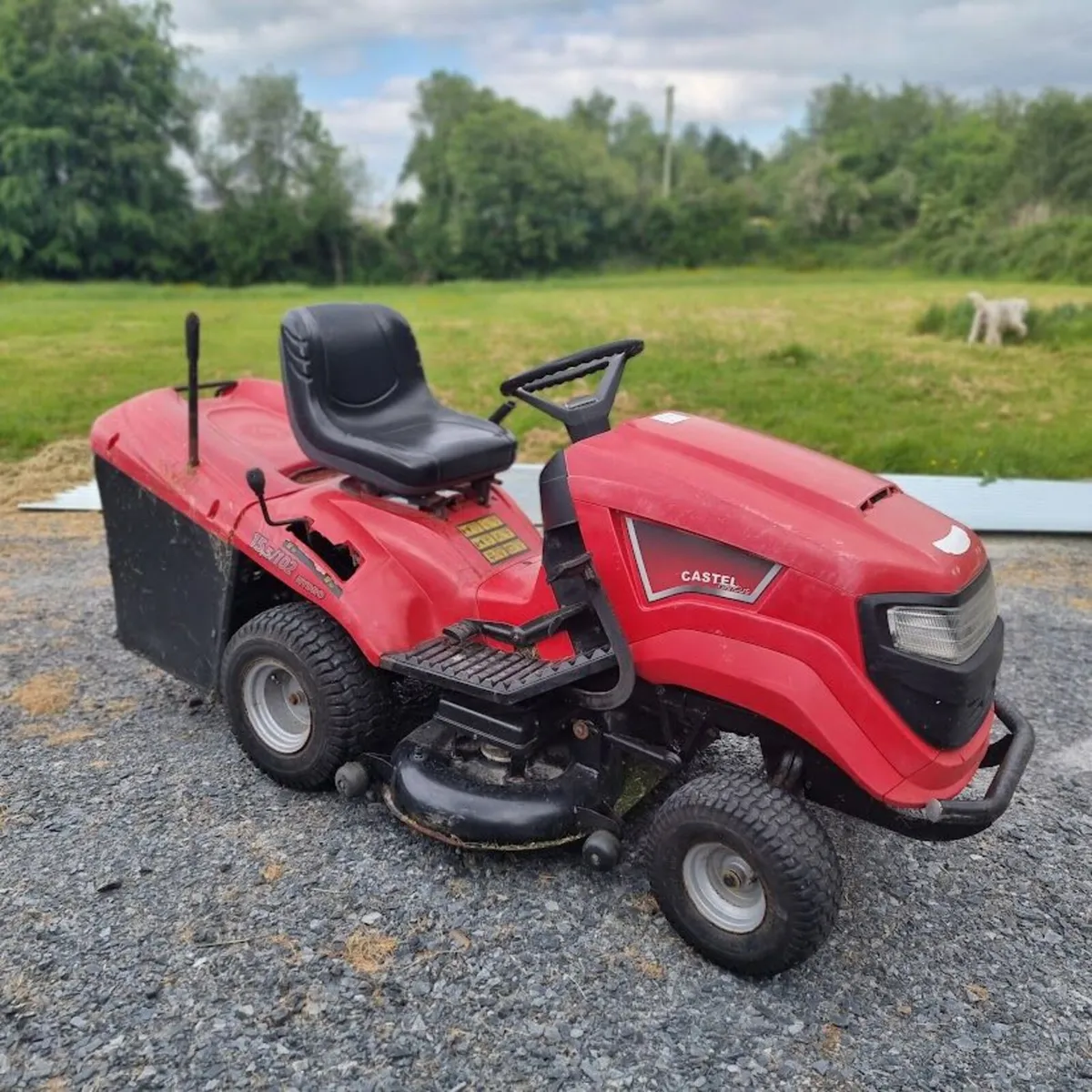 2008 Castlegarden ride on lawn mower - Image 1