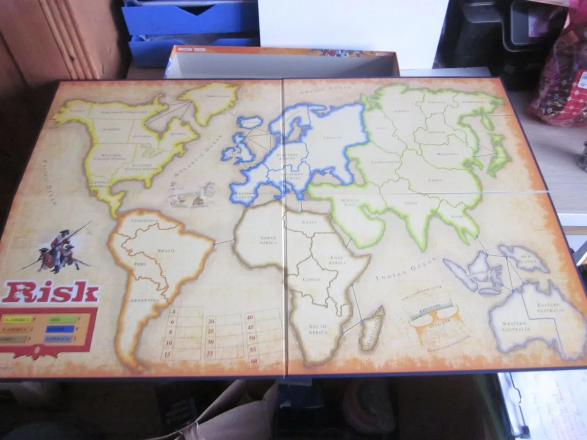 Risk The World Conquest Board  Game 2004 - Image 3