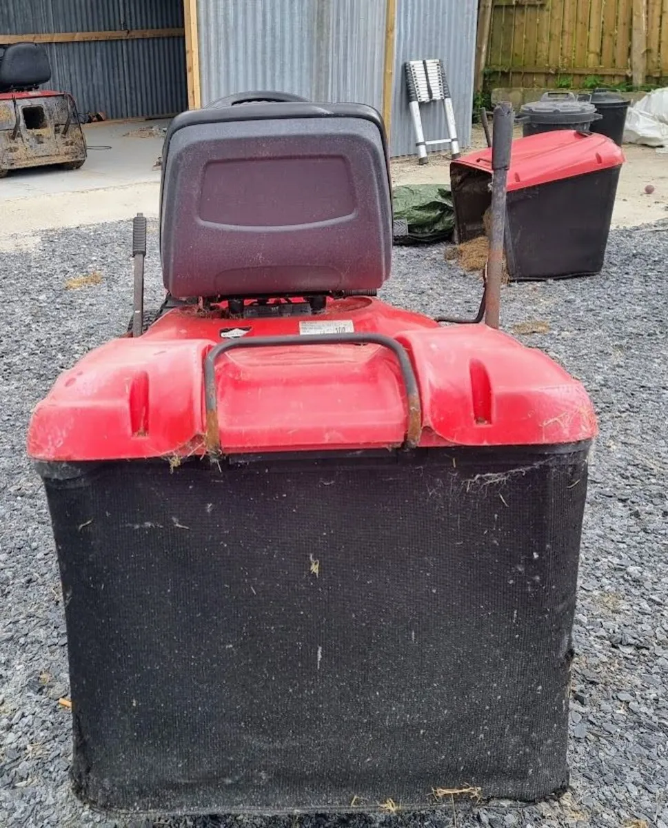 2008 Castlegarden ride on lawn mower - Image 3