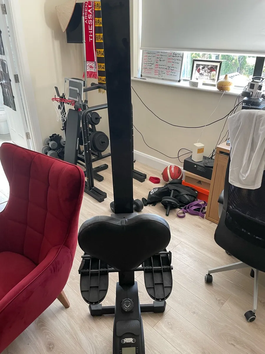 Rowing machine - Image 1