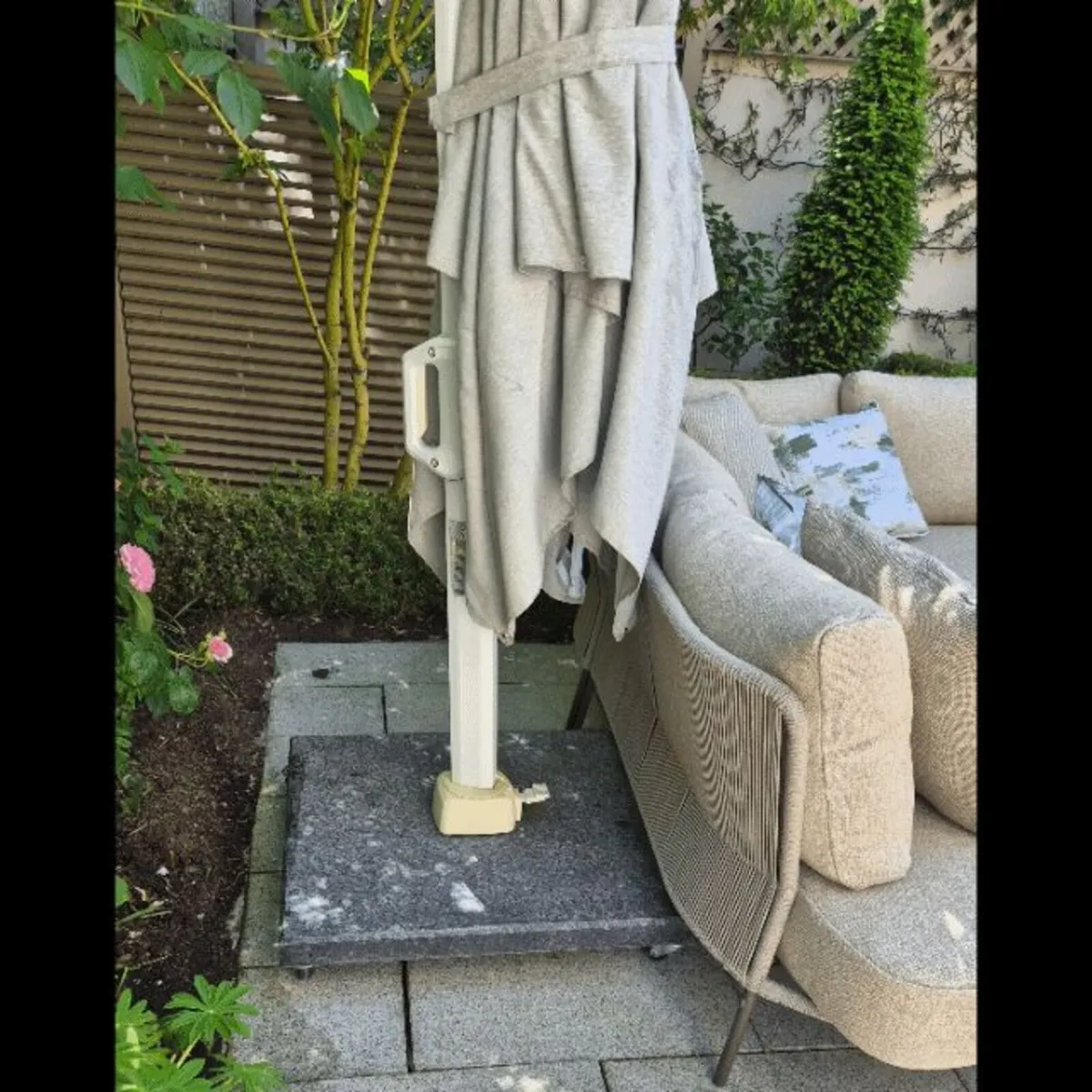 Garden parasol and base - Image 2