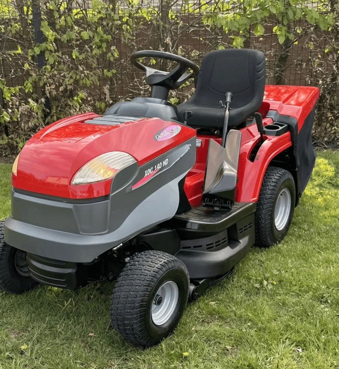 Castlegarden ride on mower - Image 2