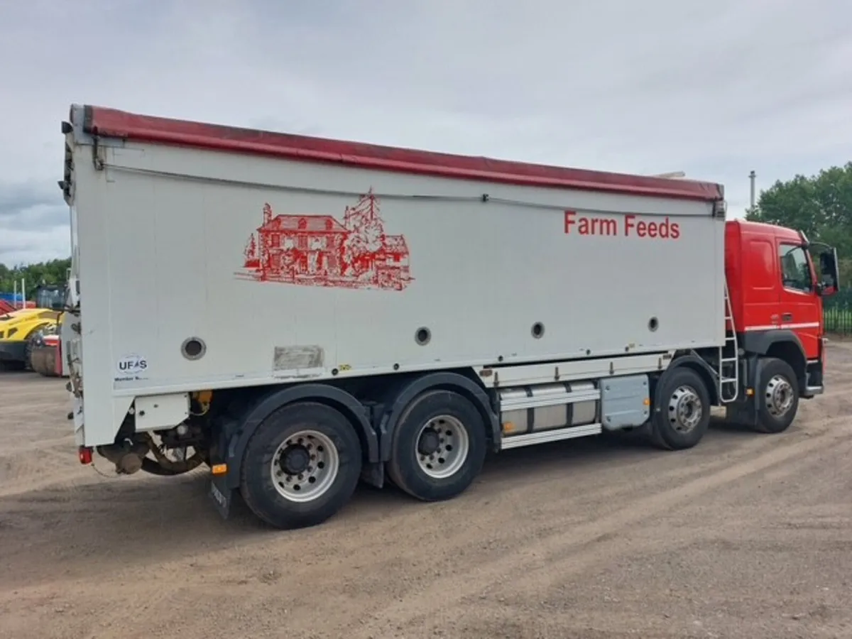 2017 Volvo FM410 8x4 Alloy Bulk Blower - Image 3