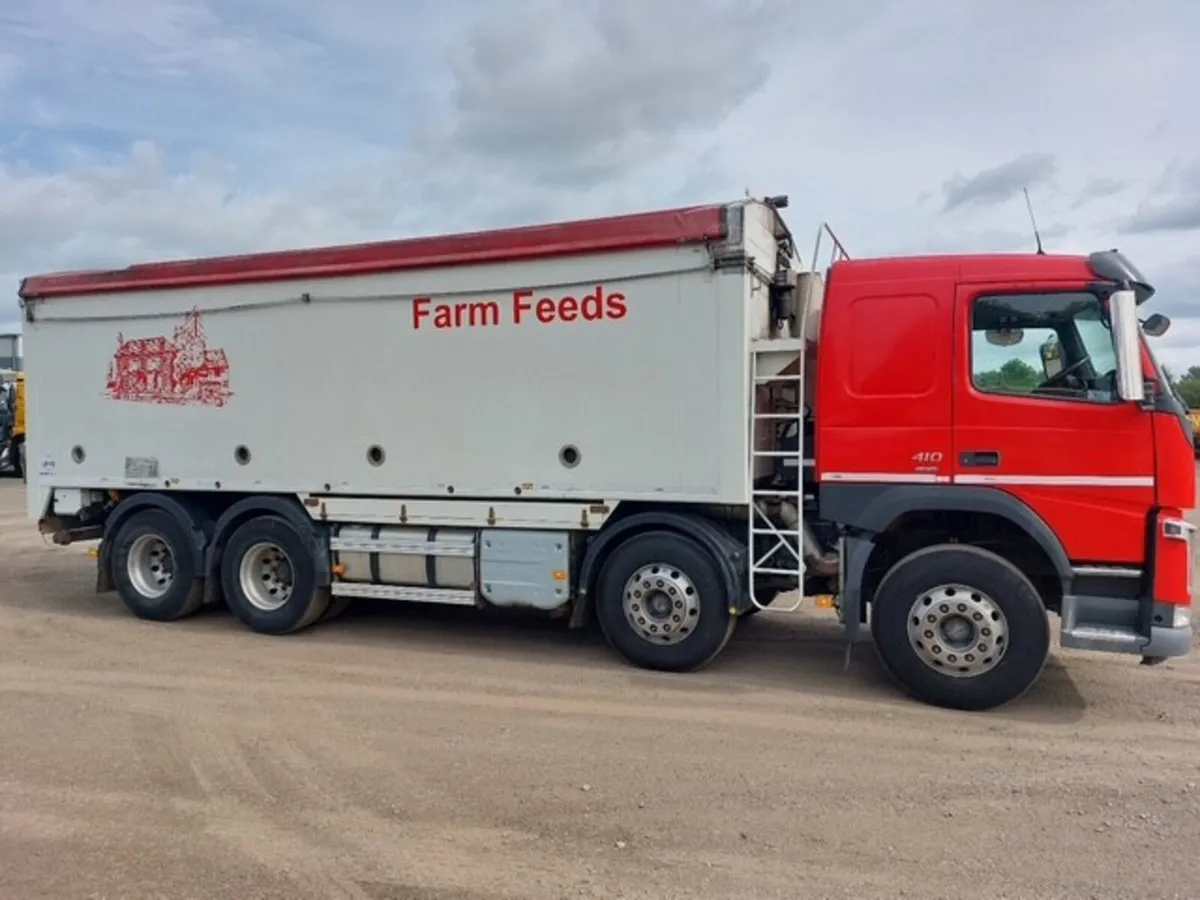 2017 Volvo FM410 8x4 Alloy Bulk Blower - Image 2