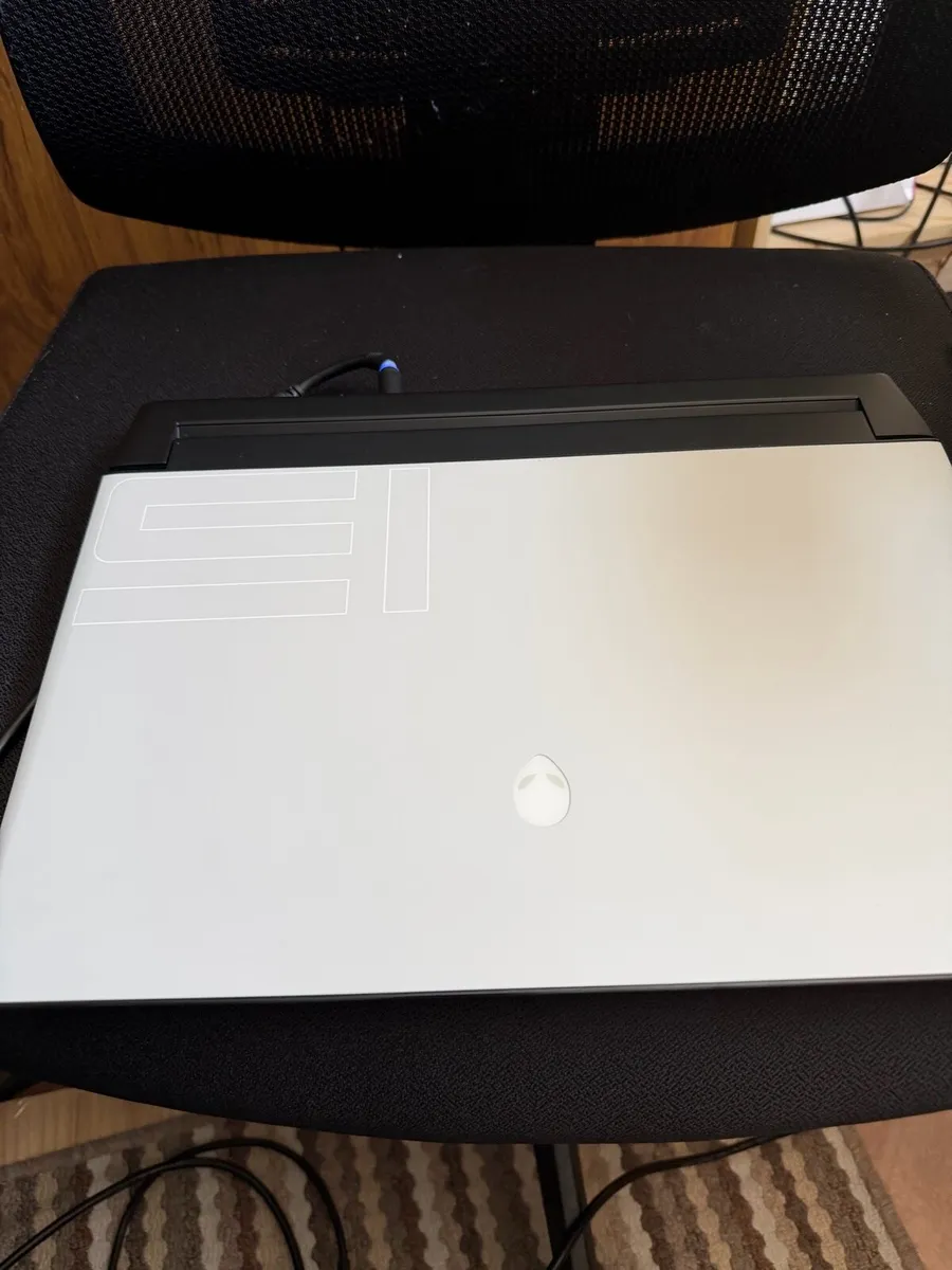 Alienware M15 laptop RTX2070 SUPER 2.25TB SD -16GB - Image 2