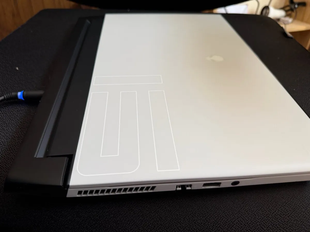 Alienware M15 laptop RTX2070 SUPER 2.25TB SD -16GB - Image 3