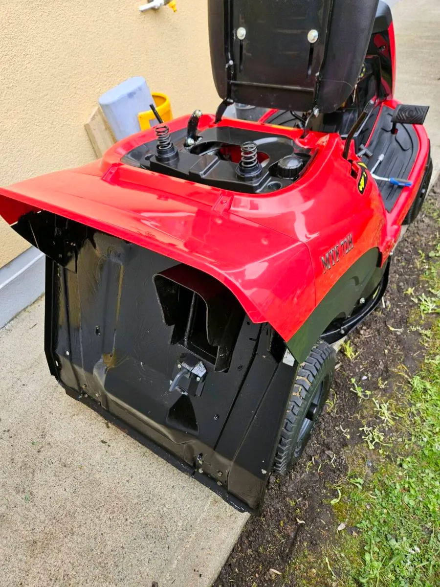 Ride on mower - Image 2