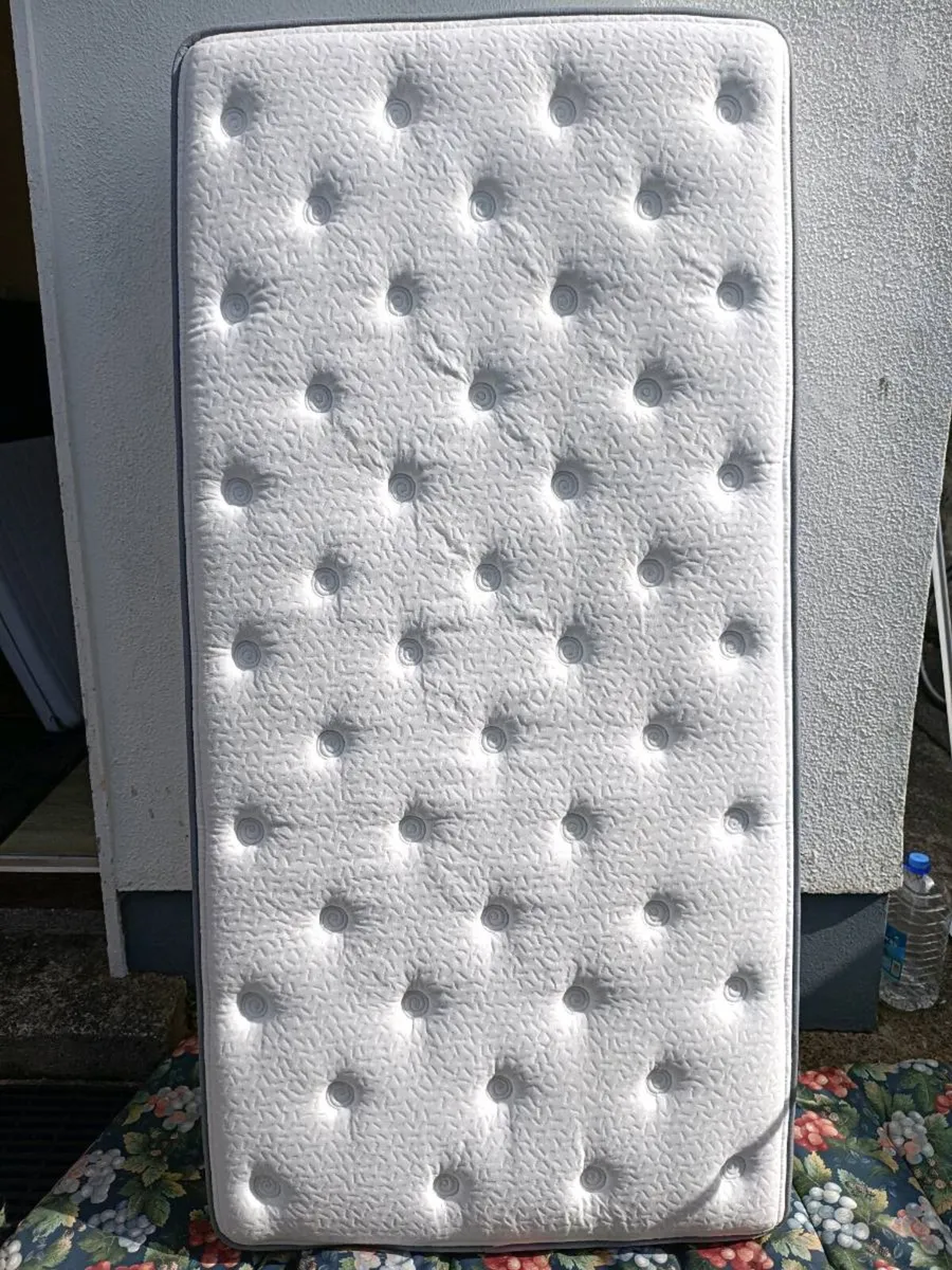 Standard size pocket sprung single mattress. - Image 1