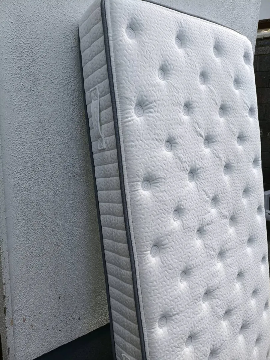 Standard size pocket sprung single mattress. - Image 2