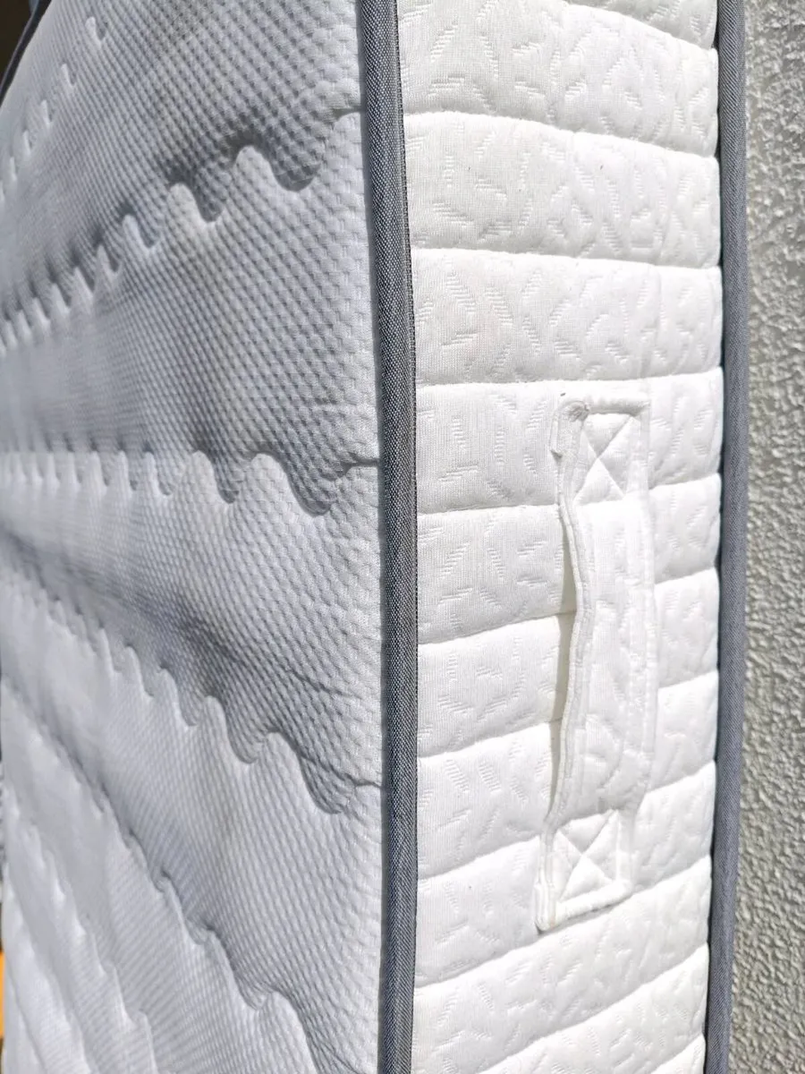 Standard size pocket sprung single mattress. - Image 3