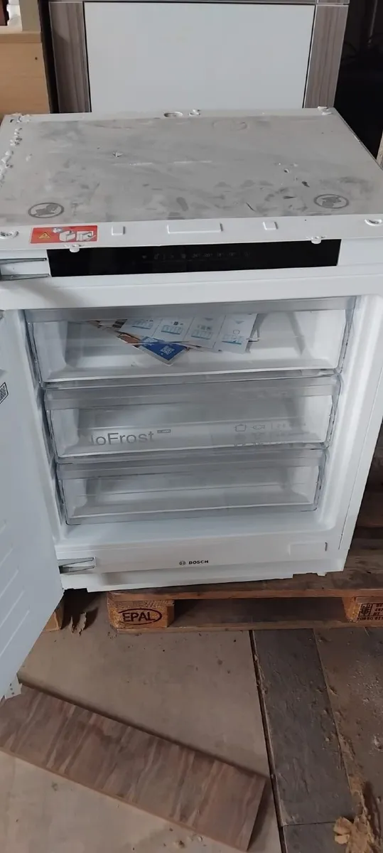 Bosch GUN21VFE0G Built Under Freezer - Image 1