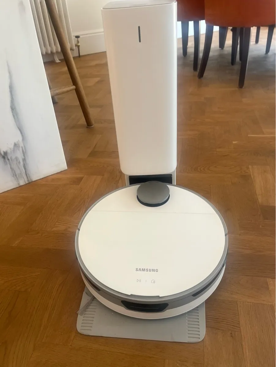 Samsung JetBot Robot Vacuum with  Clean Station - Image 1