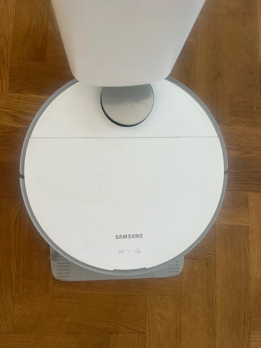 Samsung JetBot Robot Vacuum with  Clean Station - Image 3