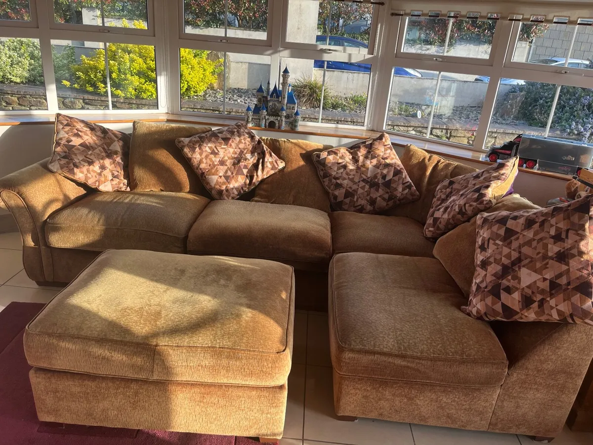 Corner couch with footstool - Image 1