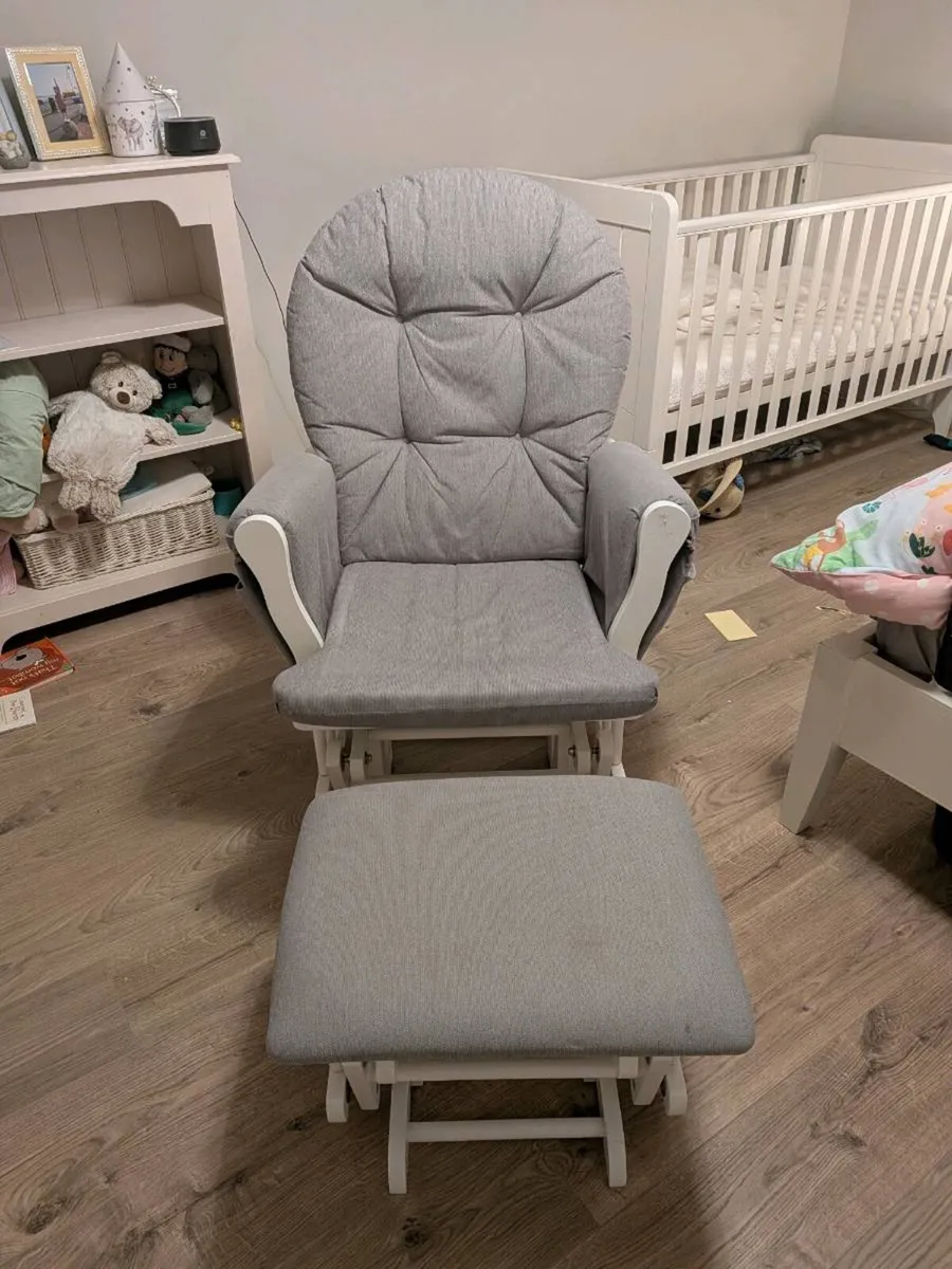 Rcking chair and stool - Image 3