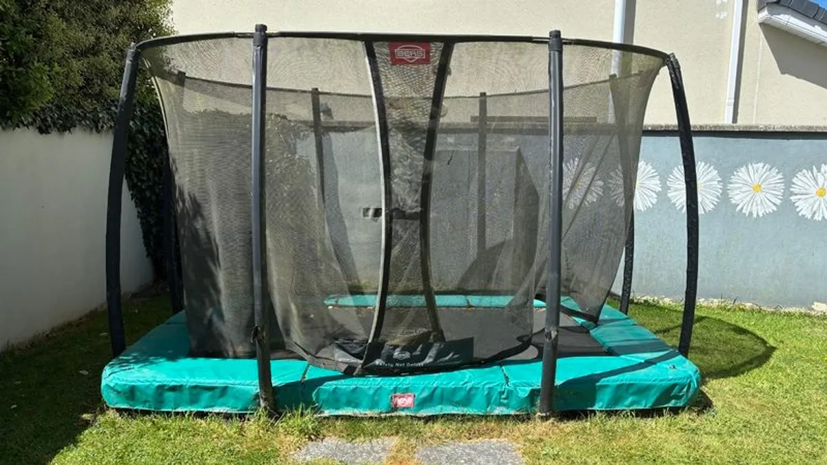 Free Trampolene - Image 1