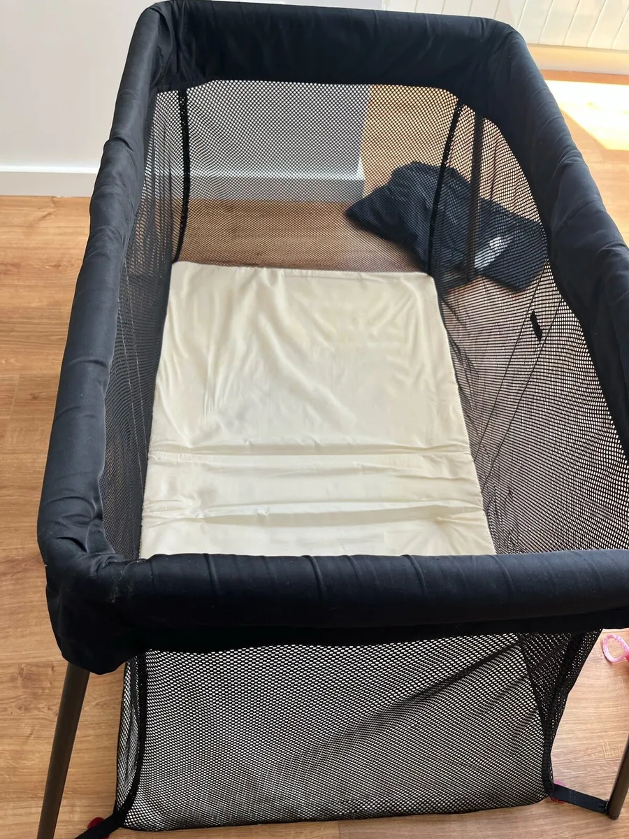 Babybjorn travel cot - Image 2