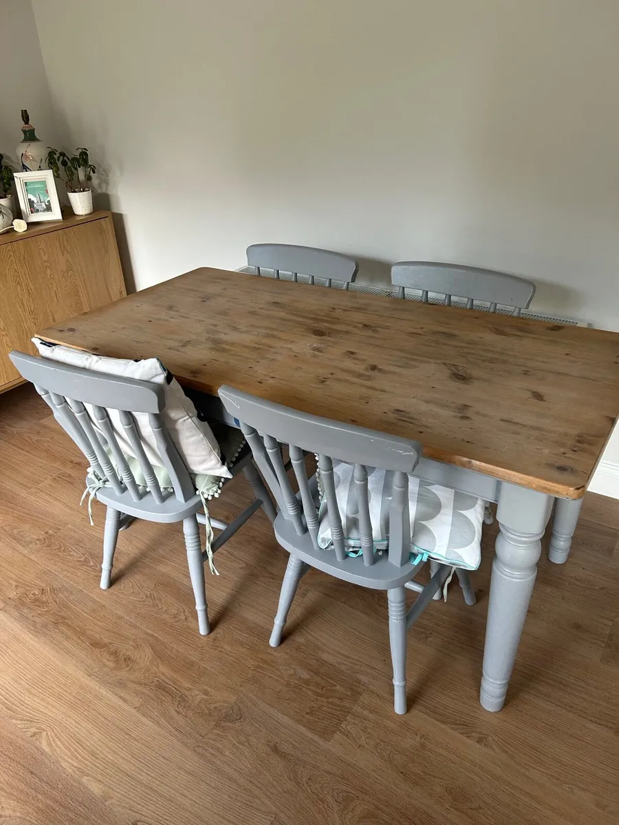 Kitchen table & chairs - Image 1