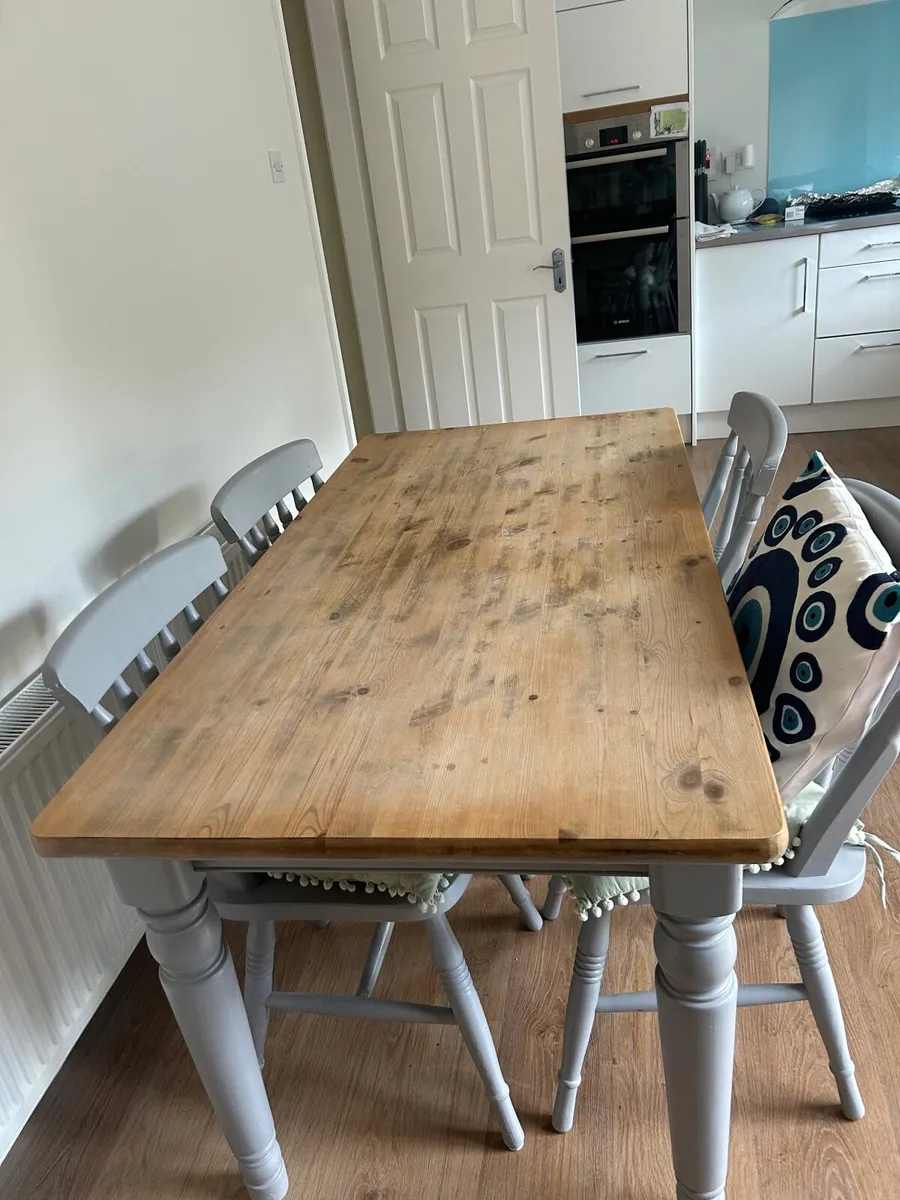 Kitchen table & chairs - Image 2