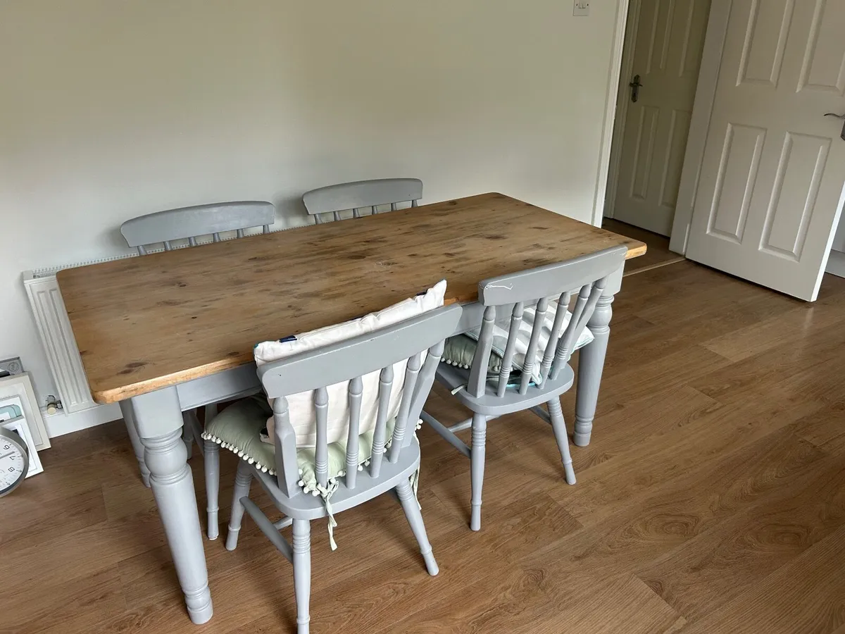 Kitchen table & chairs - Image 3