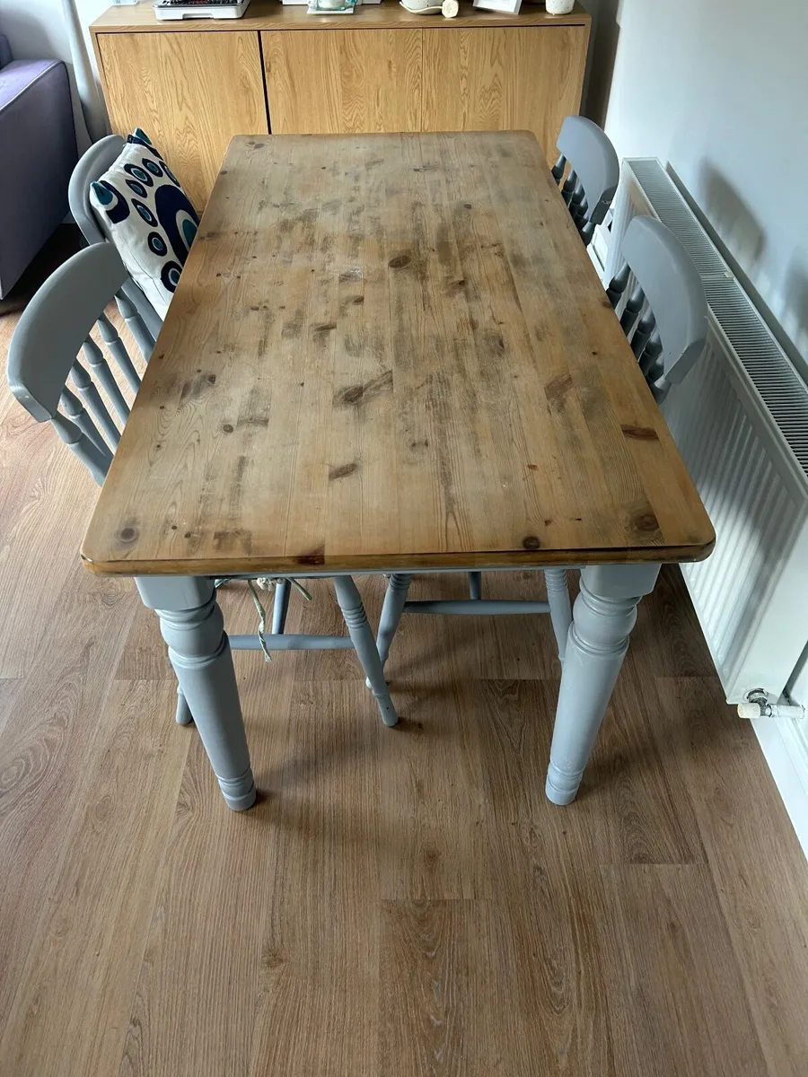 Kitchen table & chairs - Image 4