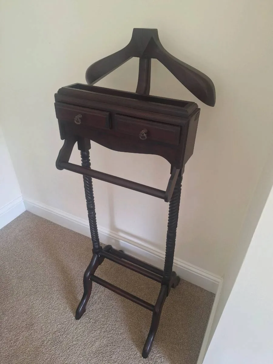 Classic Mahogany Valet Stand - Image 1