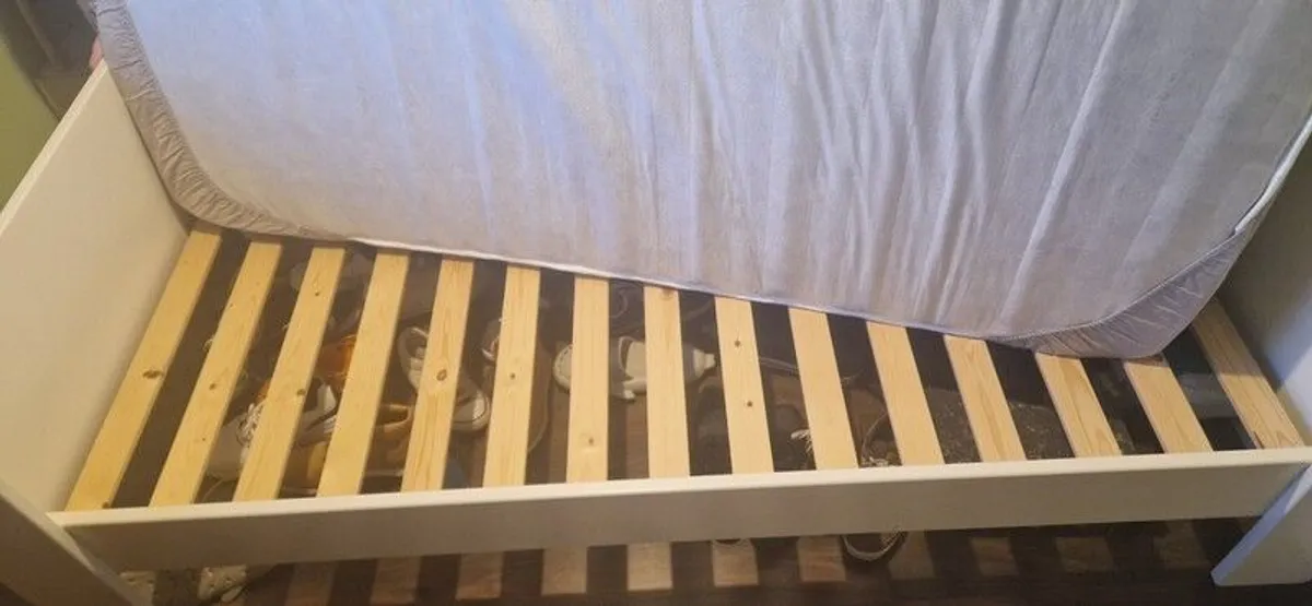 Single Bed - Image 3