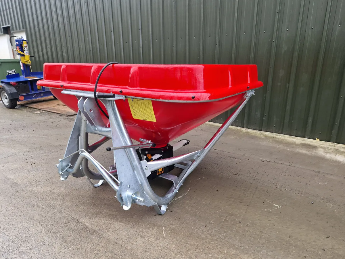 Rhino wagtail spreader 1400l - Image 1