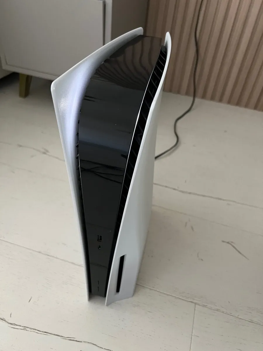 Perfect Condition Ps5 + 6 games - Image 2