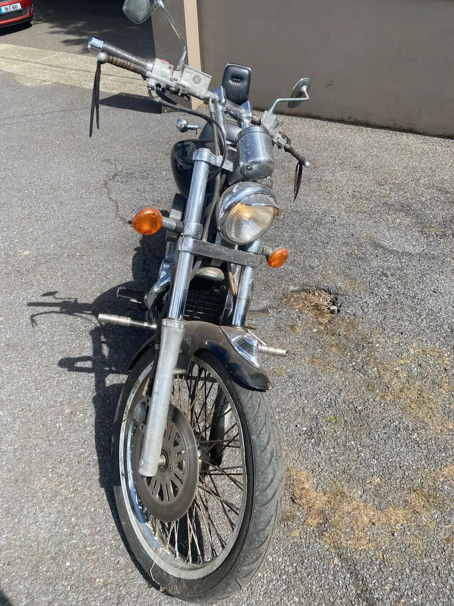 Suzuki Intruder 400cc - Image 1