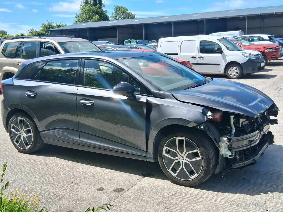 2025 MG4 EV LONG RANGE, LIGHT DAMAGE - Image 4