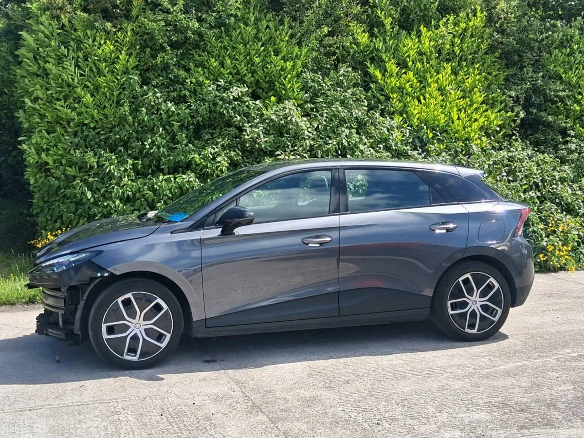 2025 MG4 EV LONG RANGE, LIGHT DAMAGE - Image 2
