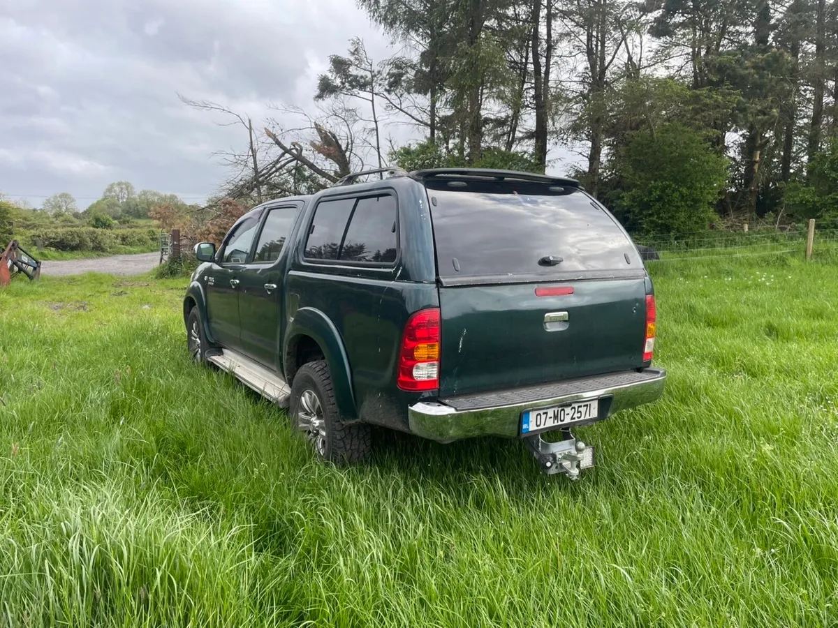Toyota hilux - Image 3