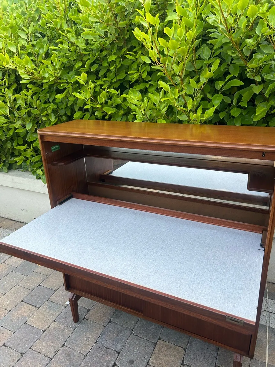 Beaver & Tapley mid century teak drinks cabinet - Image 4