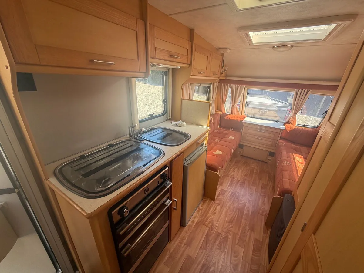 Eiddis Avante 505 - High spec 5-berth family - Image 3
