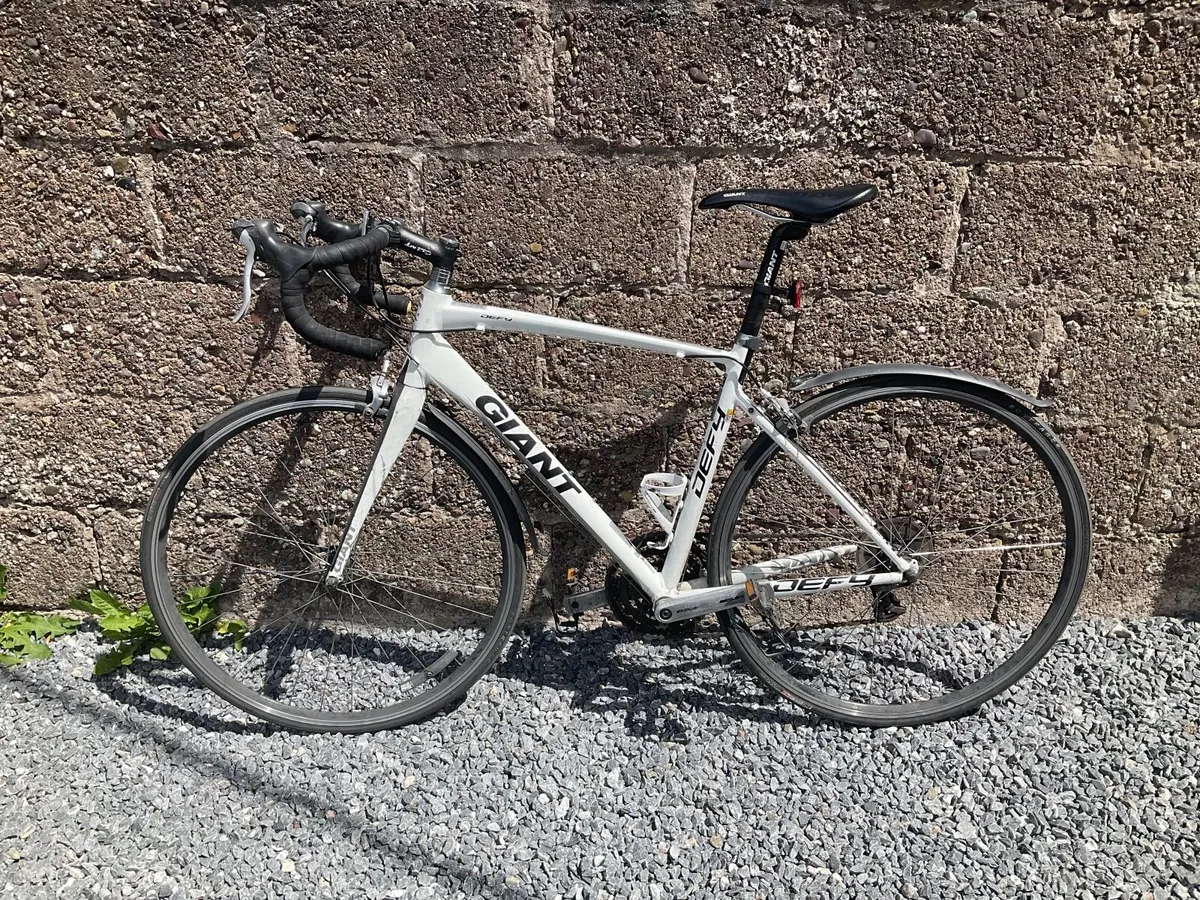 Giant Defy road bike - Image 1