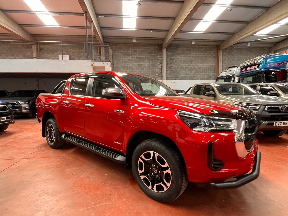 2022 Toyota Hilux 2.8 Invincible X - Image 2