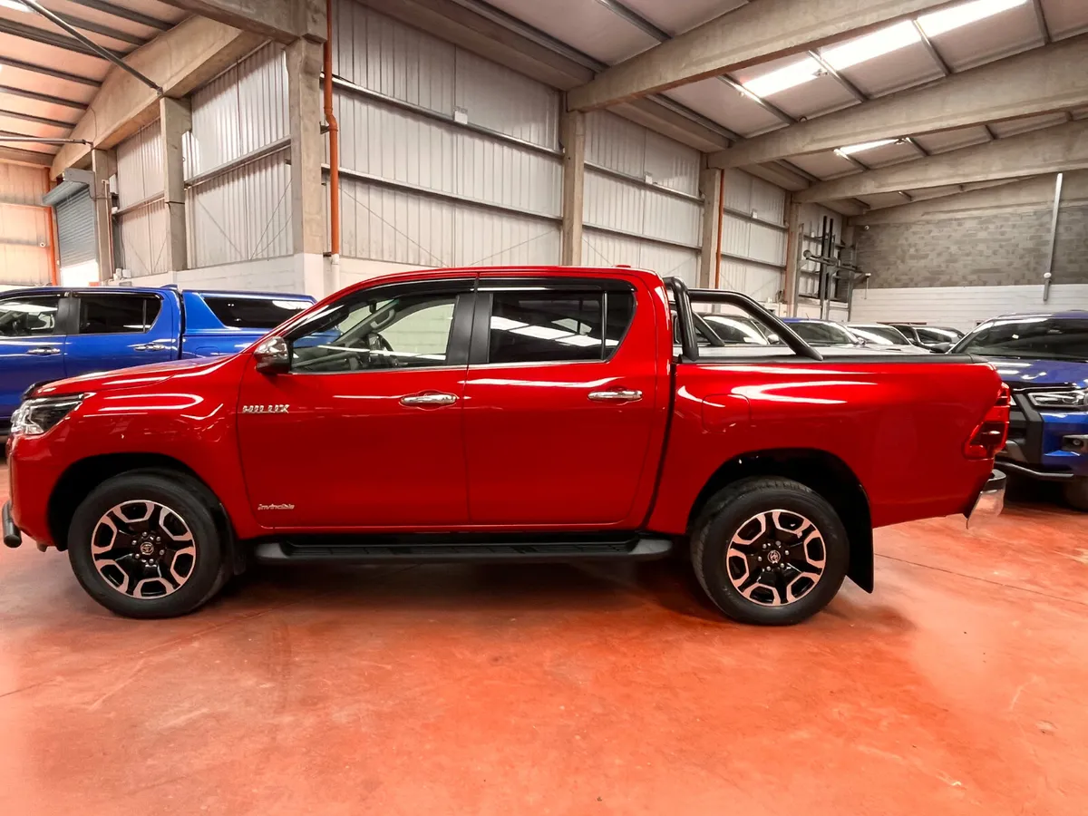 2022 Toyota Hilux 2.8 Invincible X - Image 3