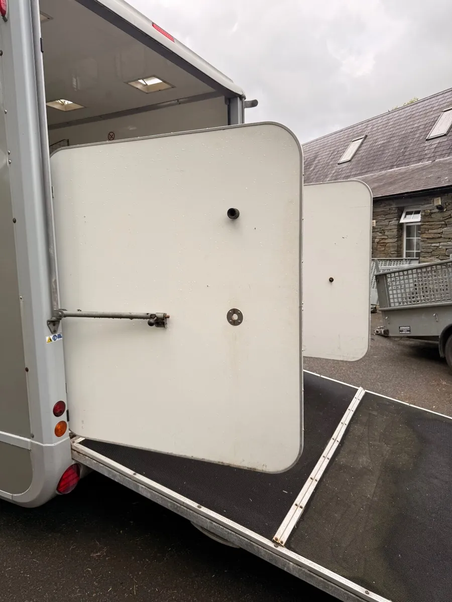 Ifor Williams Eventa three animal horse  trailer - Image 1