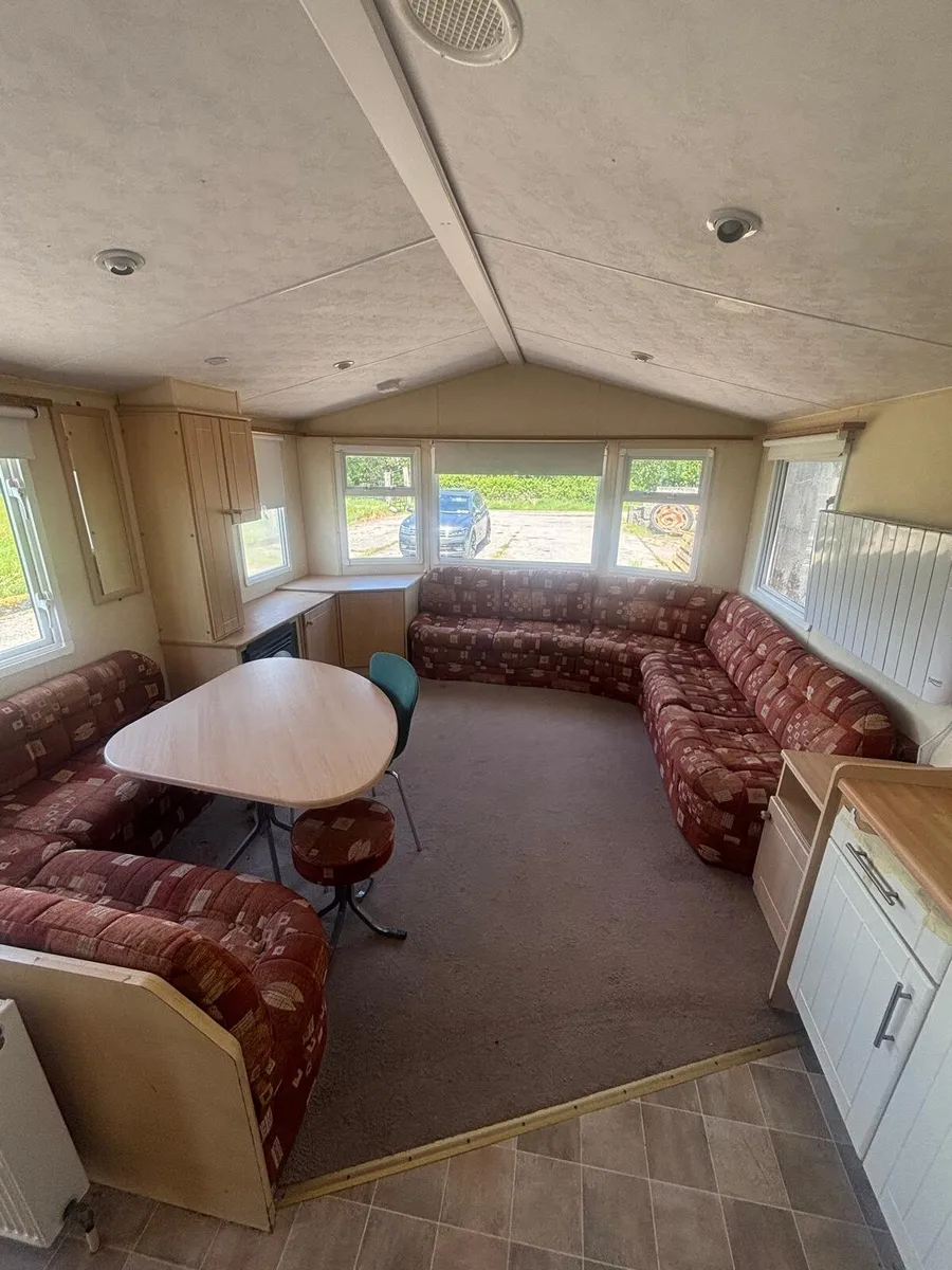 3 bed Willerby Mobile Home - Image 2