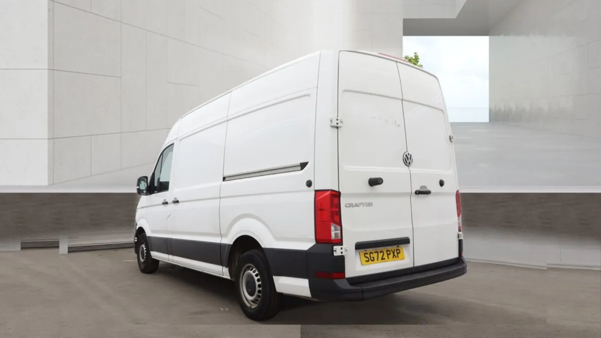 OUTSTANDING LATE 2022 VW CRAFTER 2.0 140 TRENDLINE - Image 3