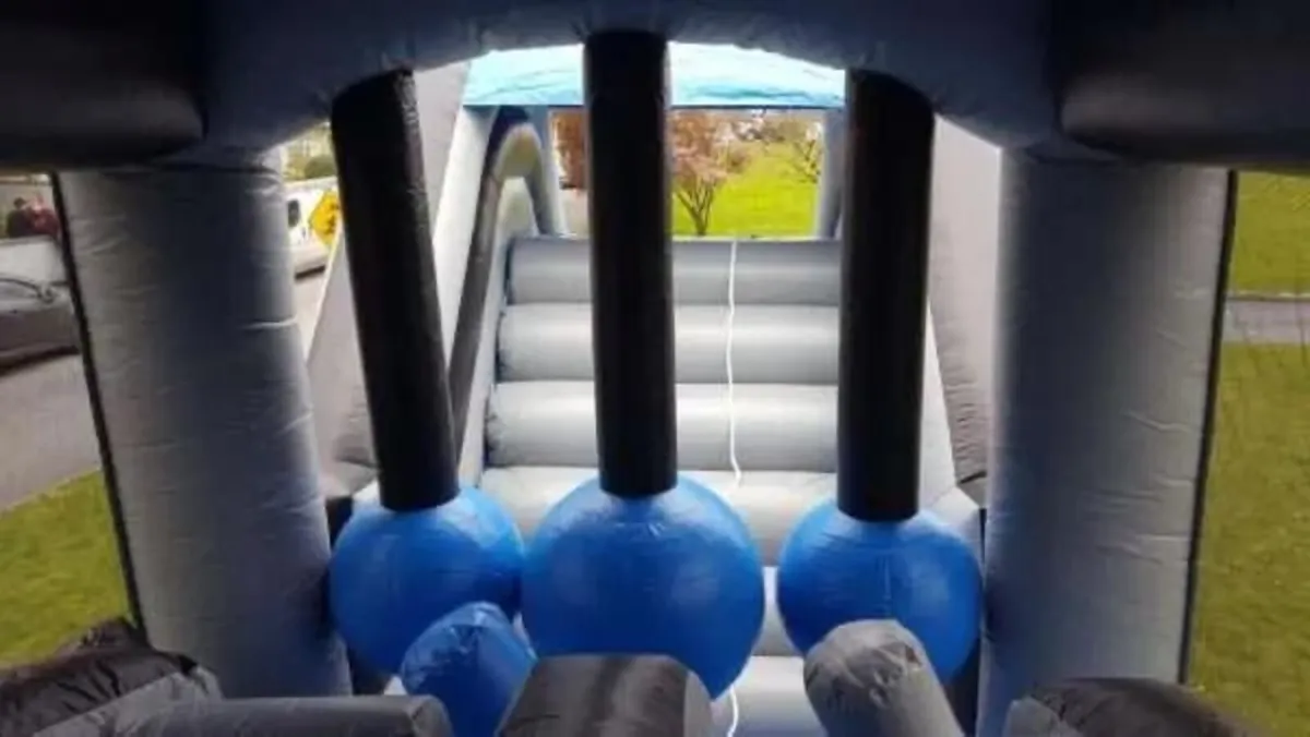 Bouncing castle - Image 4