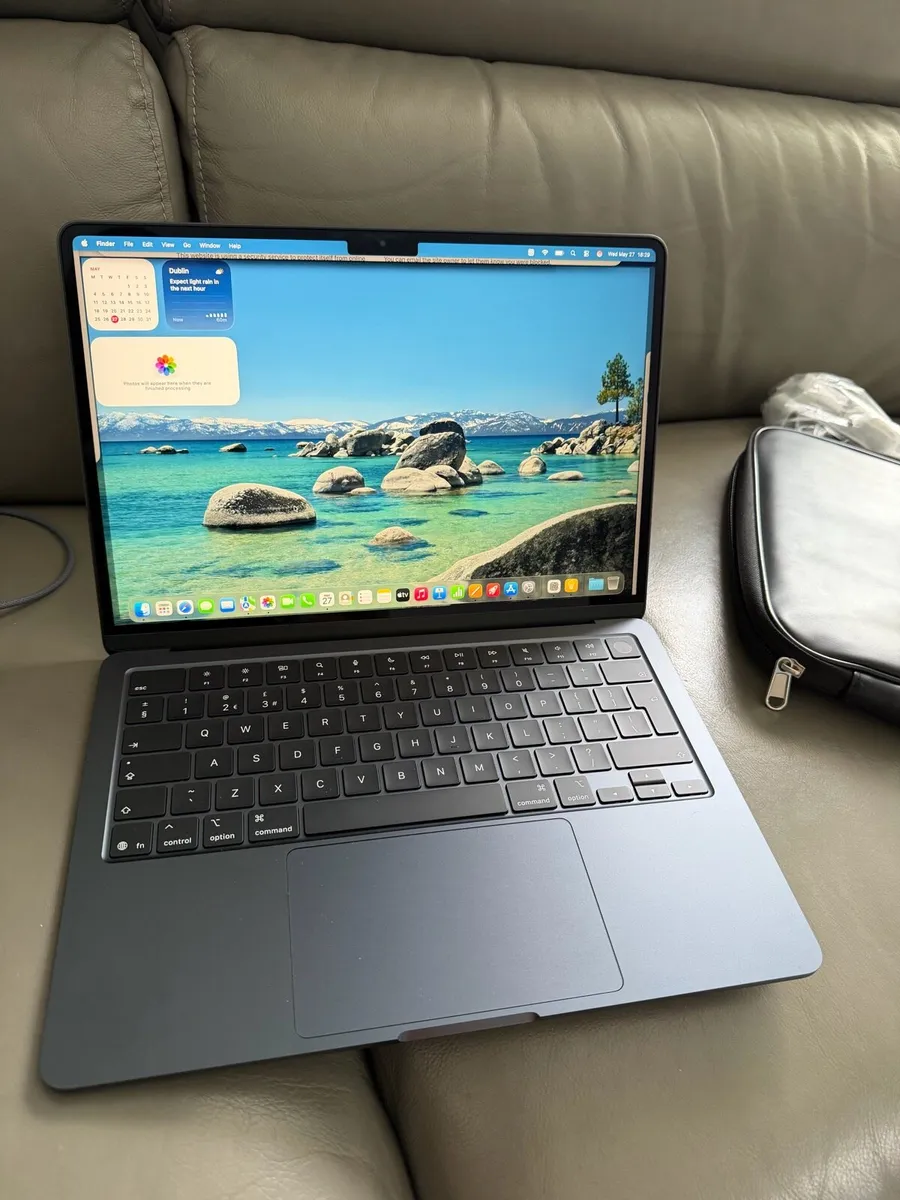 Macbook Air 13 M5. 10 Core CPU .16GB -512 GB.2026 - Image 1