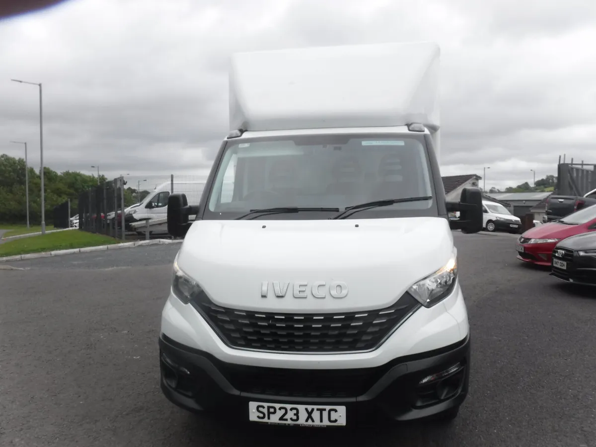 Iveco Daily 2023 3500kg curtainsider with tail lif - Image 3