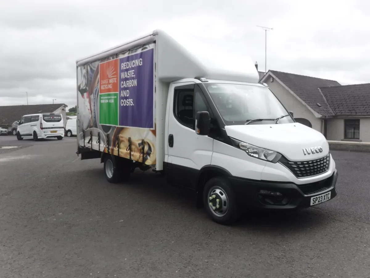 Iveco Daily 2023 3500kg curtainsider with tail lif - Image 2