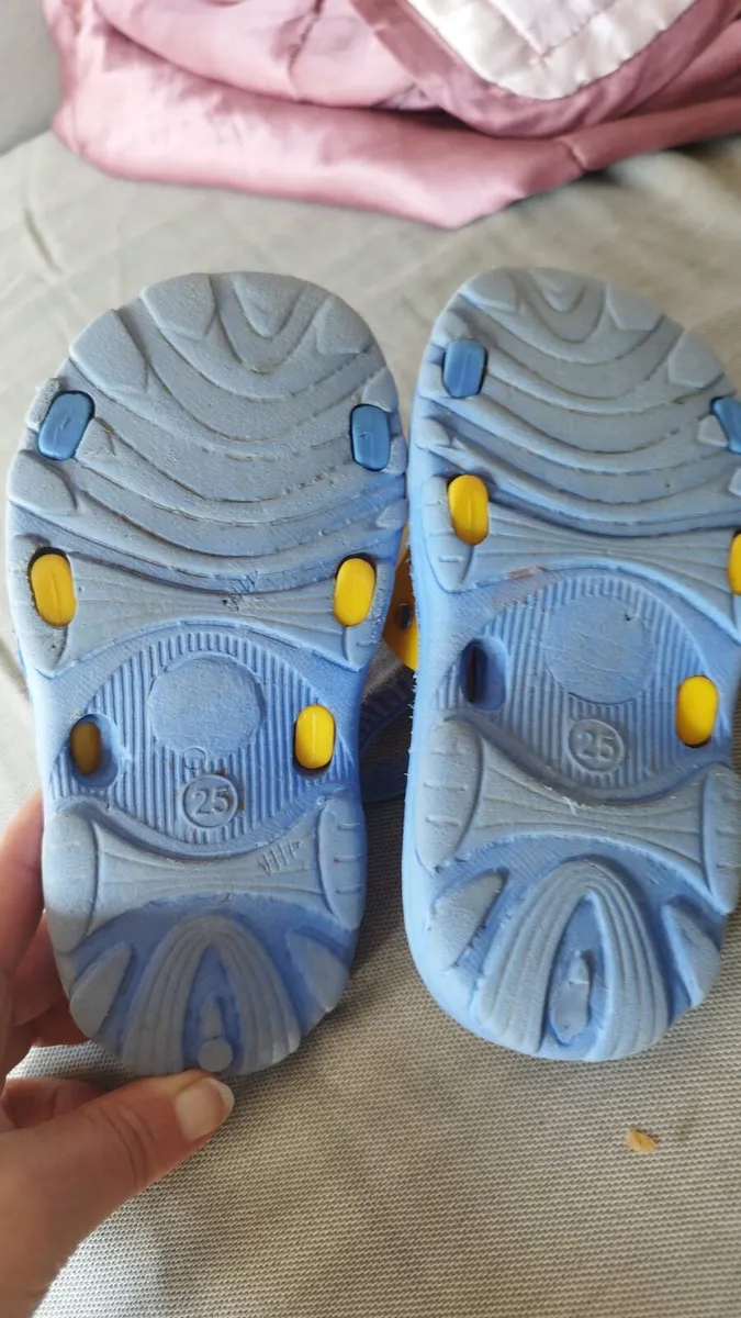 Kids sandals size 25 - Image 3