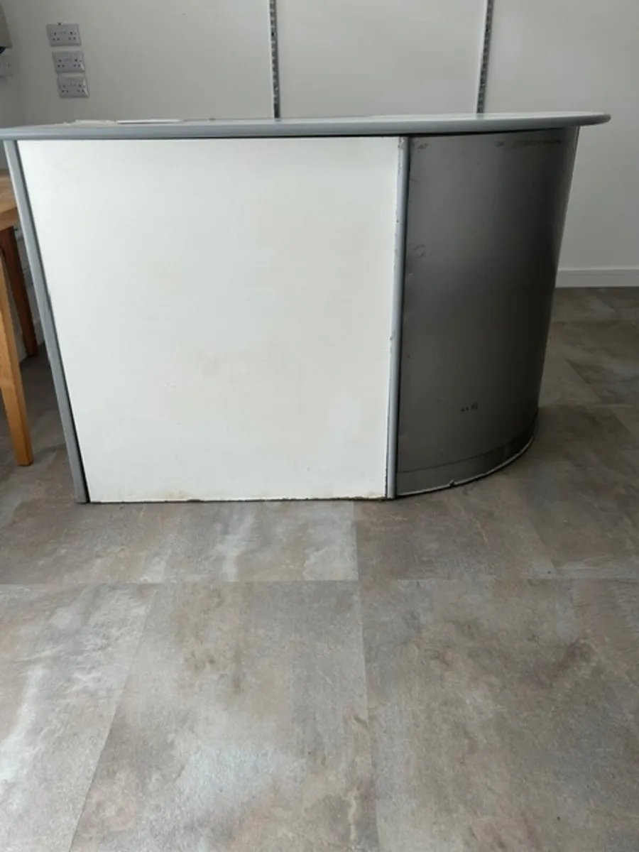 shop counter - Image 1