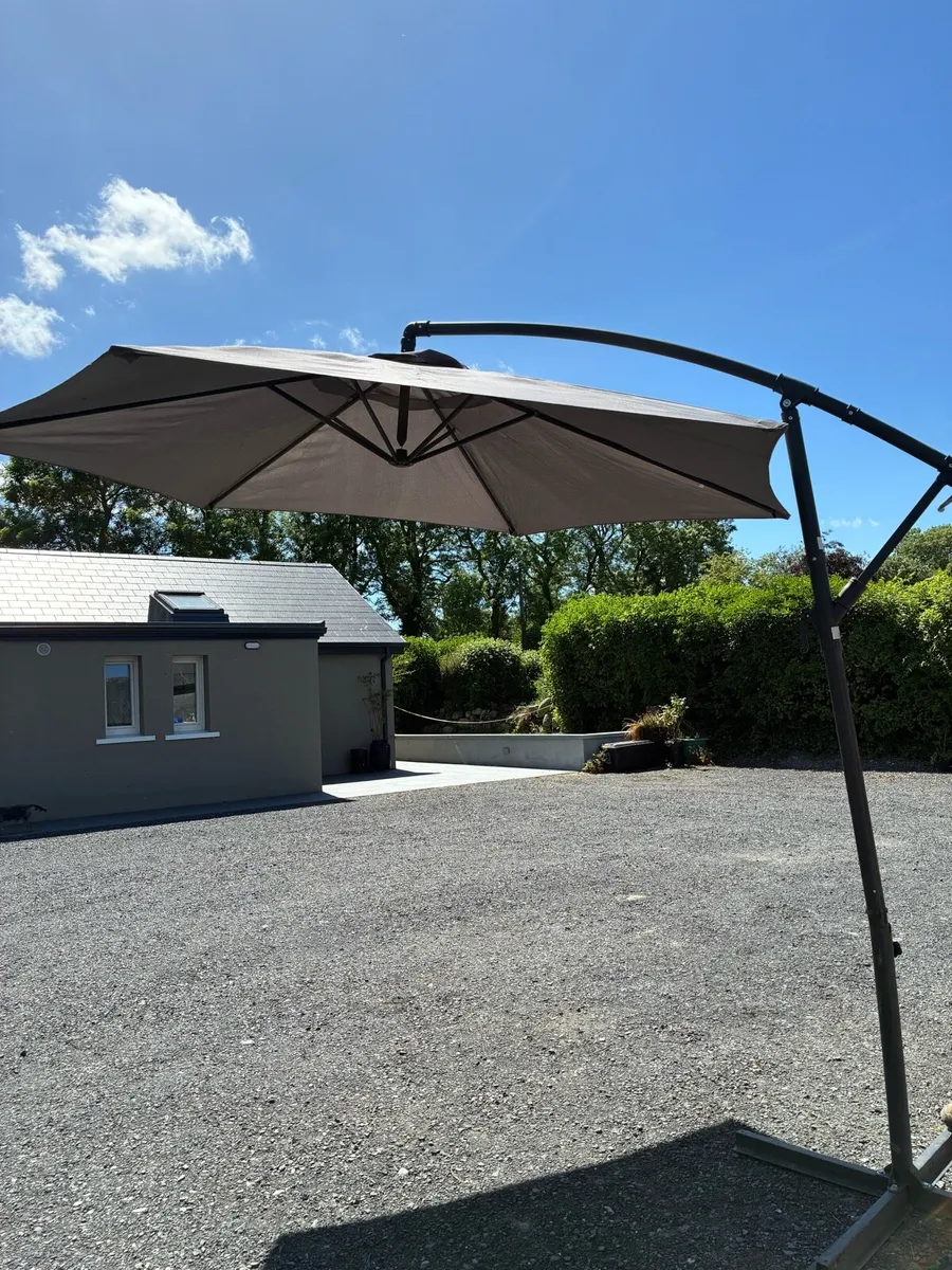 Cantilever parasol - Image 2