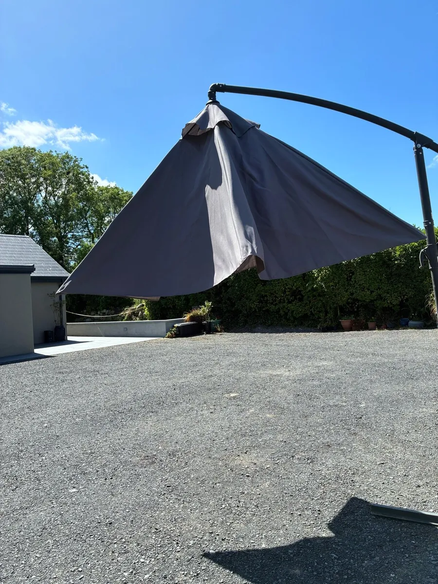 Cantilever parasol - Image 3