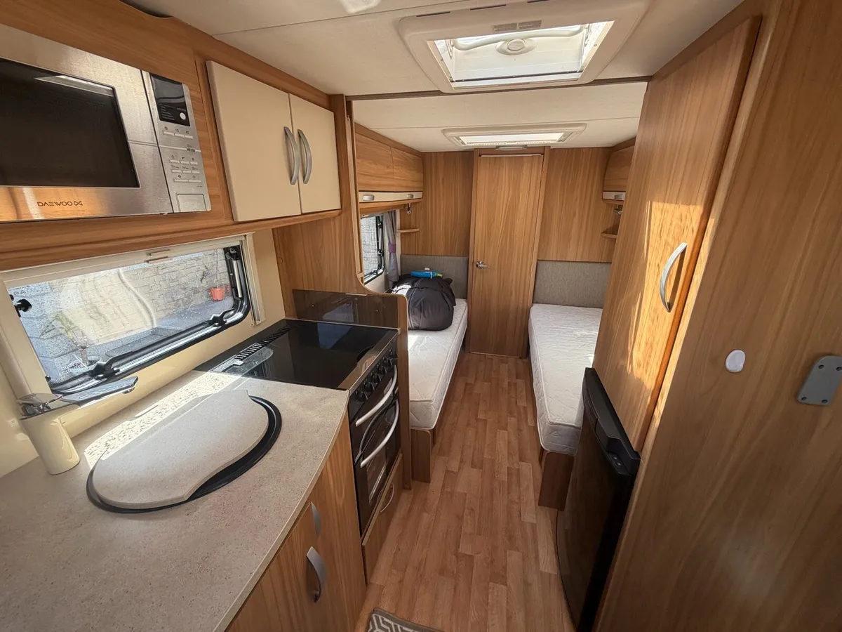Lunar Quasar - top-of-the-Range 4-Berth caravan - Image 2